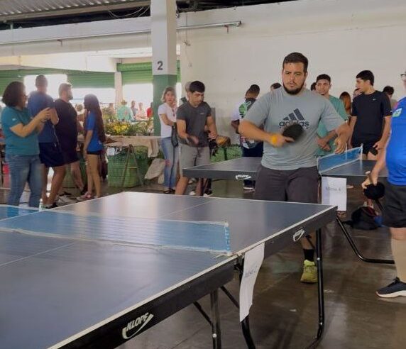 Campeonato de Tênis de Mesa agita o Mercado Municipal e reúne público em Montes Claros