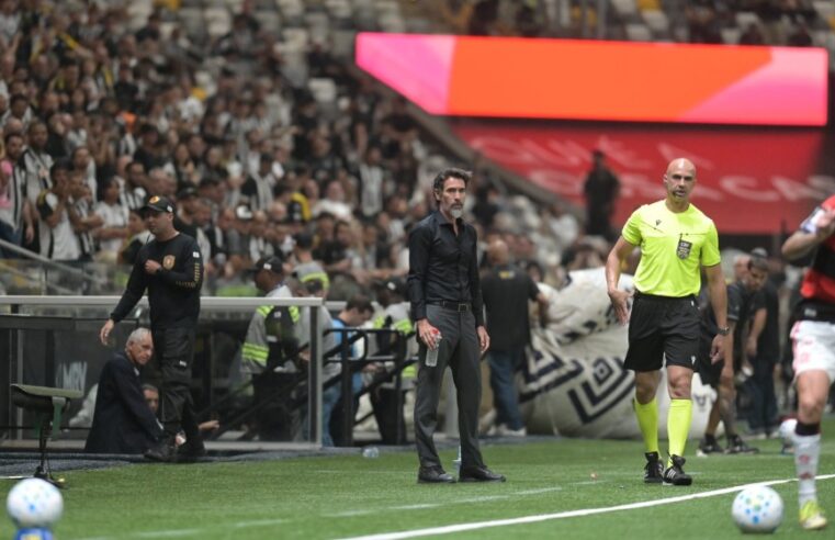 COBRANÇA INTERNA | “Não preciso que me digam se sou bom ou ruim”