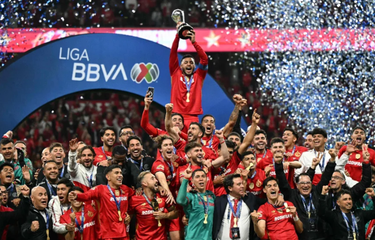 Ex-técnico do Atlético conquista 5º título no México e entra para seleta lista de vencedores