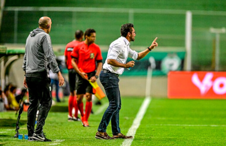 América-MG: com elenco incompleto, Valentim detalha planejamento para entrosamento da equipe
