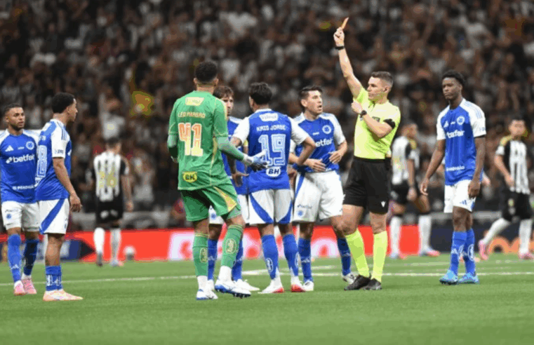 VAR revela o que está por trás da confusão na expulsão de Kaio Jorge em Atlético x Cruzeiro