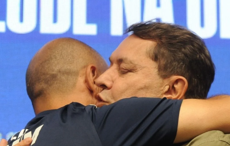 CRUZEIRO | Leonardo Jardim revela emoção em despedida e diz que chorou abraçado a Pedrinho