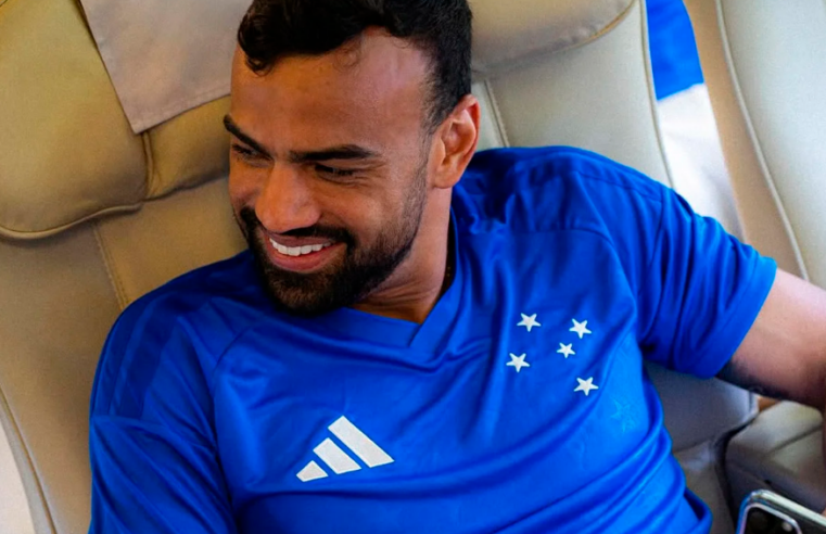 Torcedores reagem à nova camisa do Cruzeiro: “Algum milionário pode me presentear?”