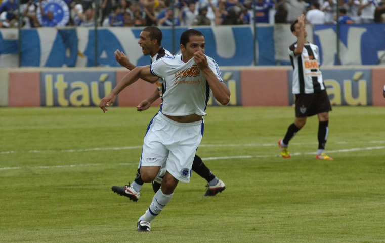 DE ALGOZ DO ATLÉTICO A DESTAQUE DO GOIÁS | Anselmo Ramon revive goleada histórica antes de reencontro com o Cruzeiro