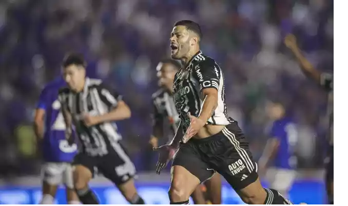 Atlético-MG vence Cruzeiro em Uberlândia com golaço de Hulk