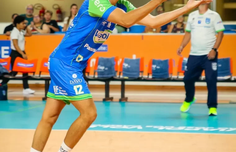Campeão da Supercopa com o São José, João Victtor Cornelsen é o novo central do MOC Vôlei