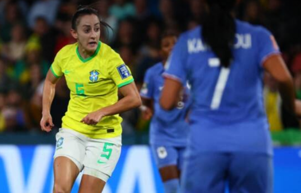 Luana destaca primeiro tempo fraco do Brasil: “Não é o nosso jogo”