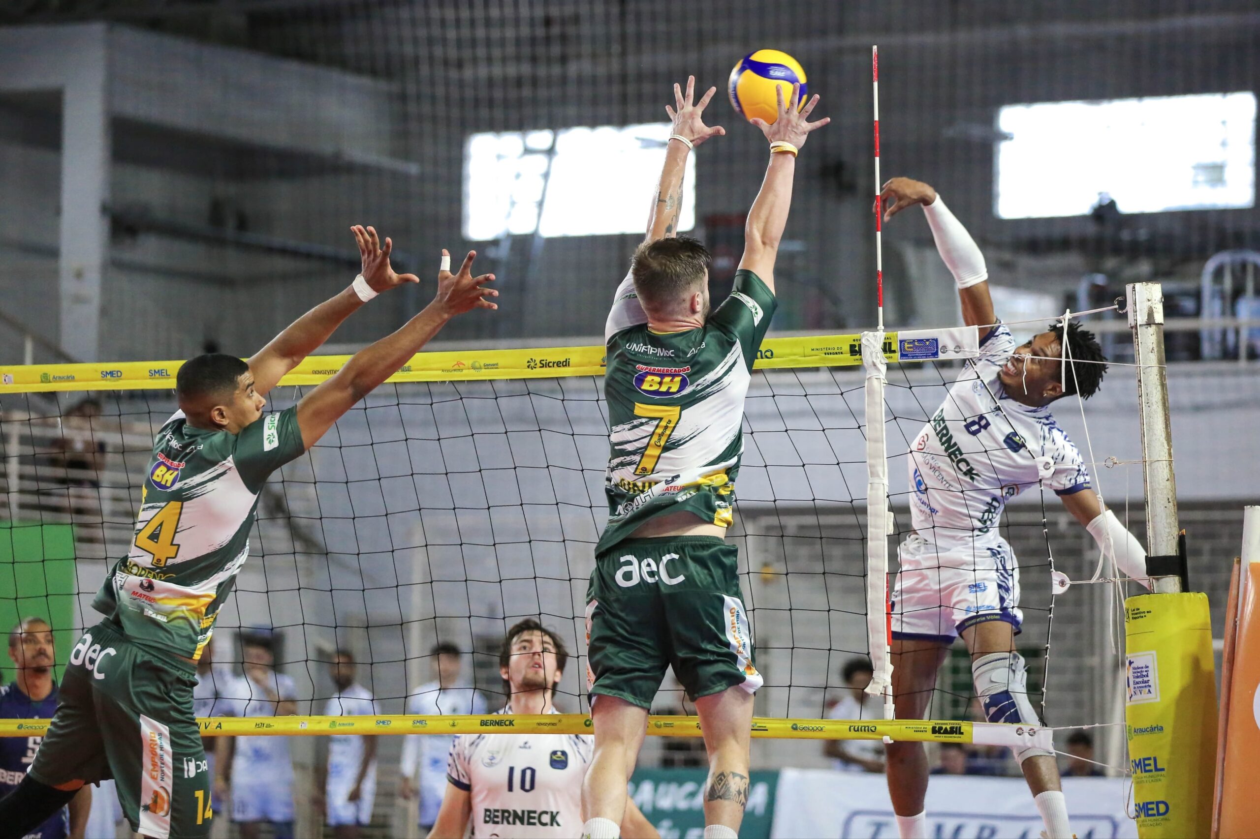 Montes Claros Vôlei vence 4ª seguida e assume vice-liderança