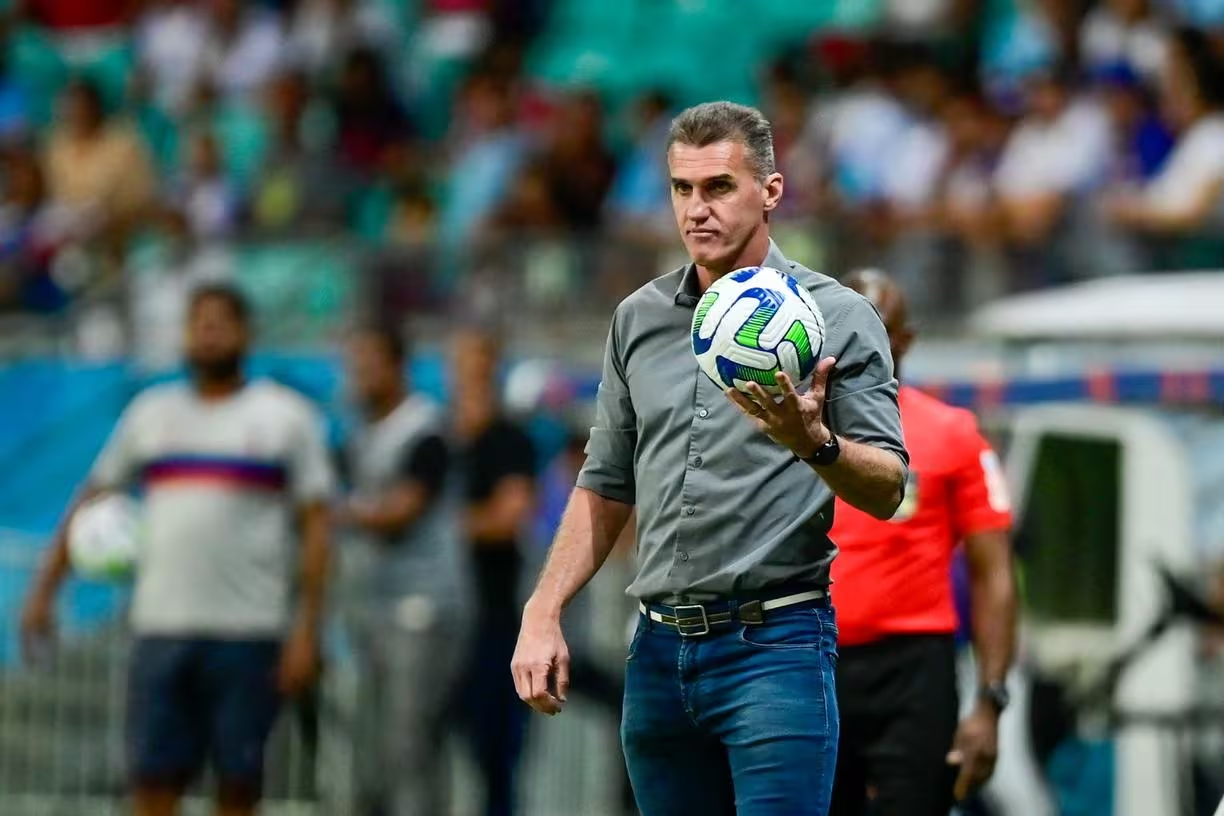 Após derrota para o Bahia pelo Brasileirão, América-MG demite técnico Vagner Mancini