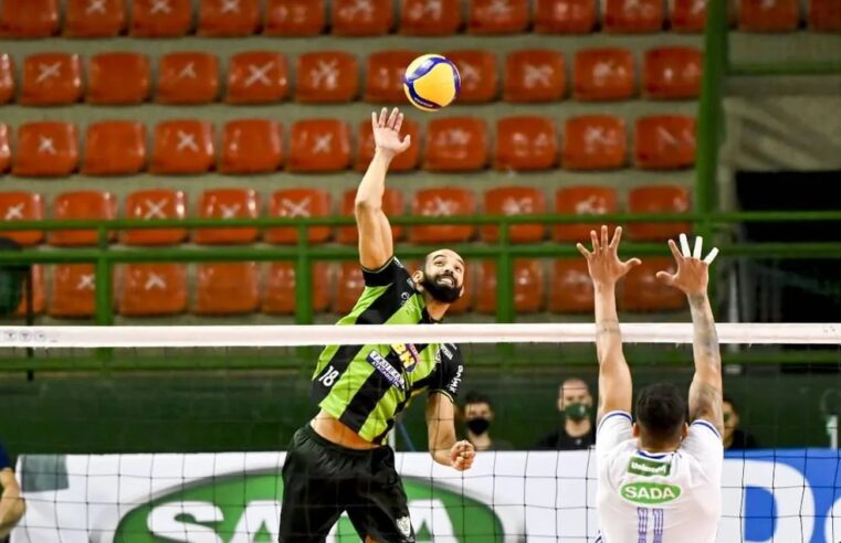 Oposto Jô está de volta ao MOC Vôlei