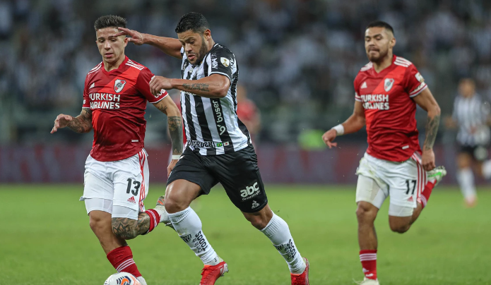 Atlético e River Plate iniciam batalha por vaga na final da Libertadores hoje na arena MRV