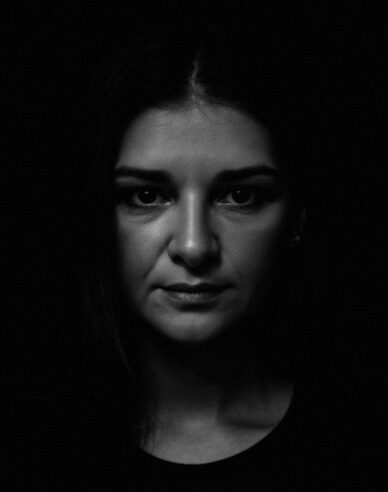 ENTRE SILÊNCIOS E ESTEREÓTIPOS: A dor invisível de ser uma pessoa autista diagnosticada tardiamente