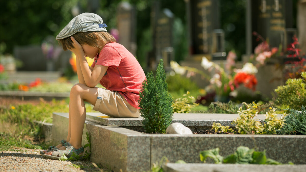 A criança precisa entender a morte e expor seu luto