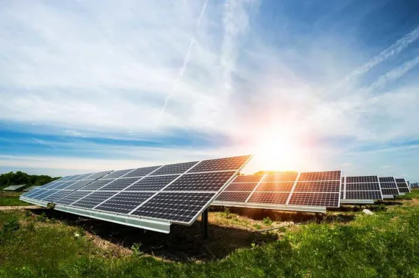 O papel da energia solar na indústria vai além da eletricidade
