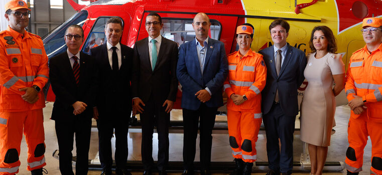 COMBATE A INCÊNDIOS | Governo de Minas entrega novo helicóptero ao Corpo de Bombeiros
