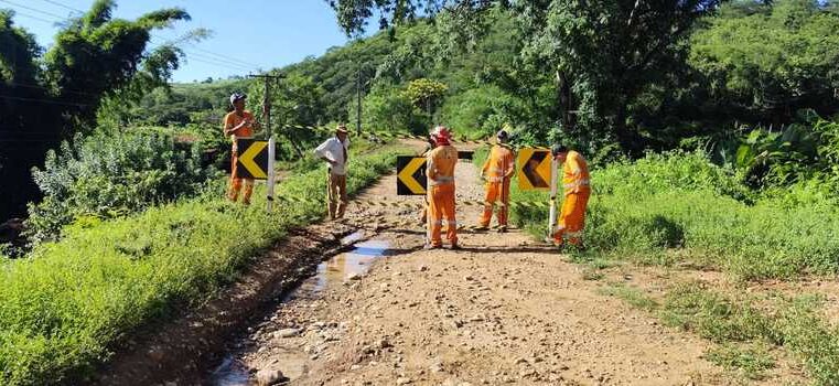 DER-MG atua para restabelecer tráfego após interdição da LMG-678, no Vale do Jequitinhonha