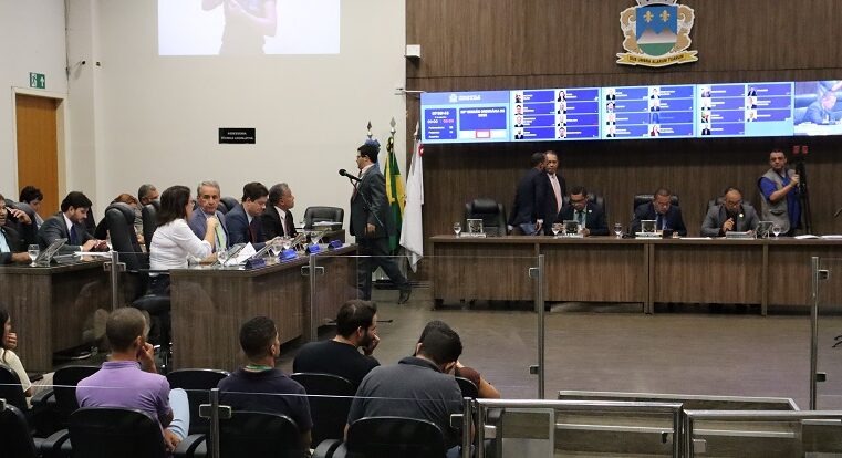 Câmara de Montes Claros aprova quatro requerimentos e moção de aplausos