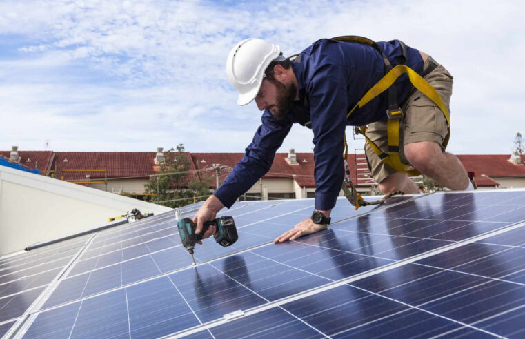 Aumento na conta de luz eleva em 22,7% financiamento de painéis solares no Brasil