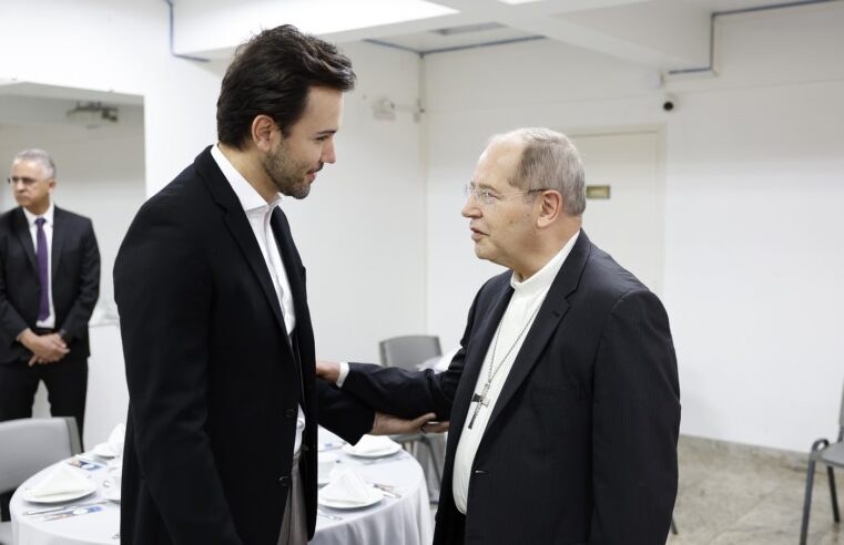 Busca por política melhor pauta encontro entre deputados e Dom Walmor