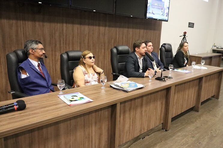 Escola do Legislativo promove debate sobre direitos das pessoas com deficiência e neurodivergentes