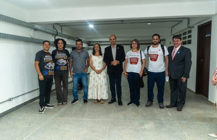 Professores da Unimontes cobram de Mateus Simões incorporação de gratificações ao salário-base