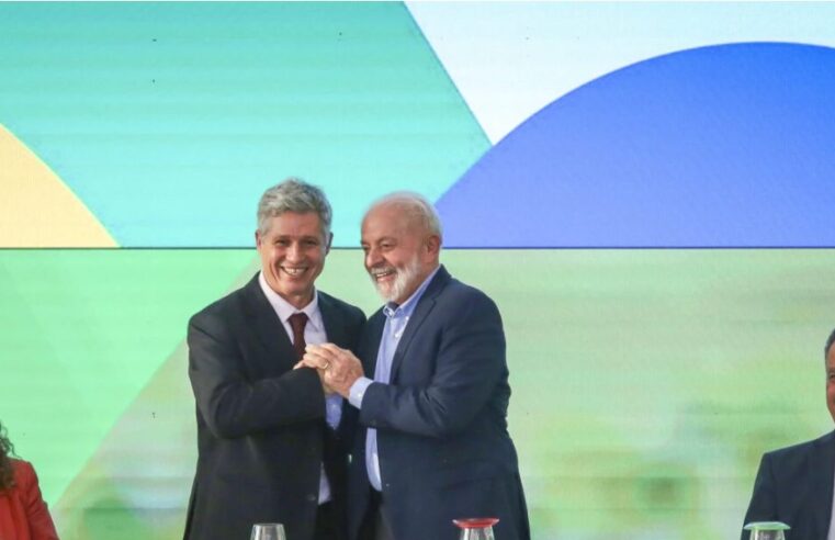 Em evento com Lula, ministro celebra ações do MST