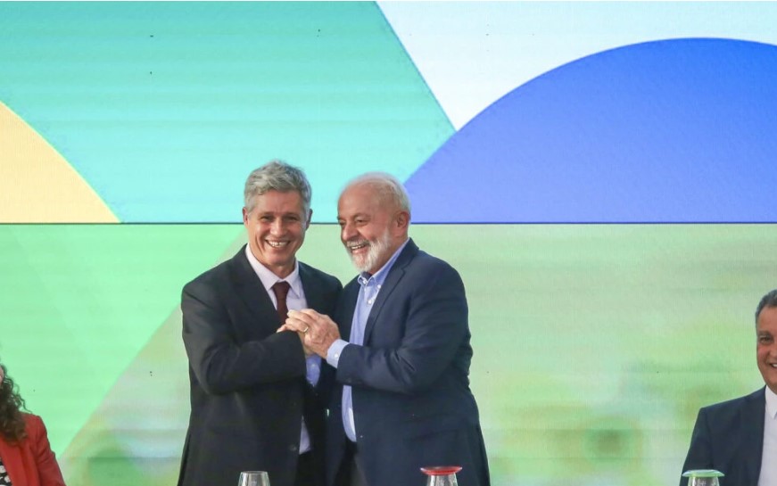 Em evento com Lula, ministro celebra ações do MST
