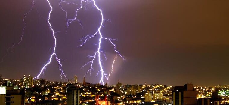 Cemig orienta sobre medidas que evitam a queima de equipamentos durante temporais de verão