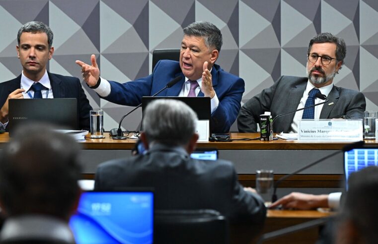 CPMI do INSS ouve ex-procurador-geral e empresária investigados por fraudes na Previdência