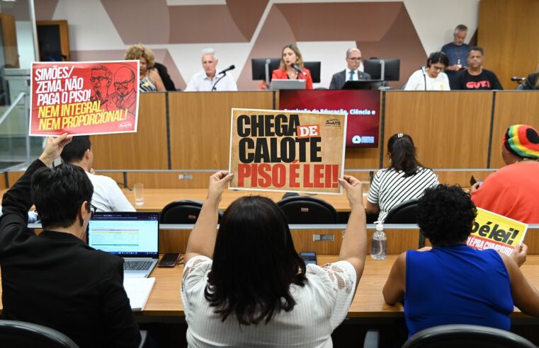 Audiência na ALMG cobra punição para gestores que não pagarem piso nacional dos professores