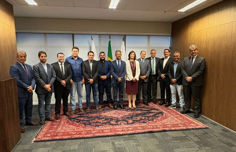 Presidente da AMAMS e prefeitos da região prestigiam posse de juiz no TJMG