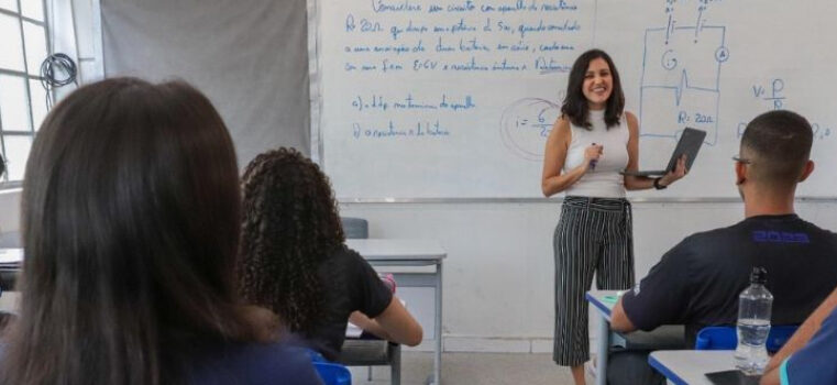 Governo de Minas homologa resultado final de concurso da Educação com quase 14 mil vagas
