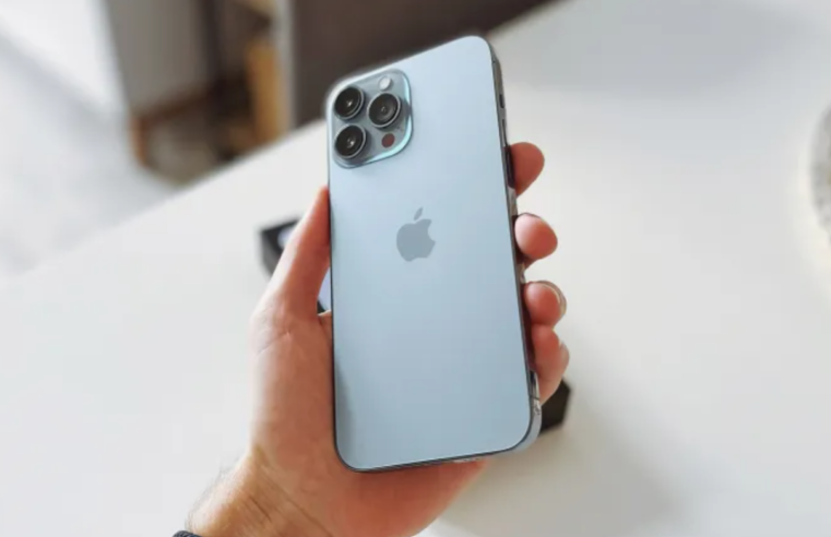 Leilão da Receita tem iPhone por R$ 700 e PS5 de R$600; saiba como participar