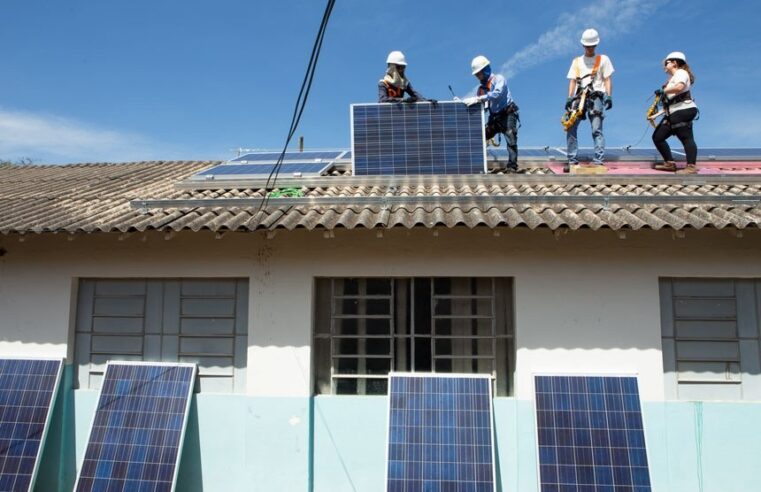 Governo atende Gil Pereira e construirá milhares de moradias com energia solar em MG