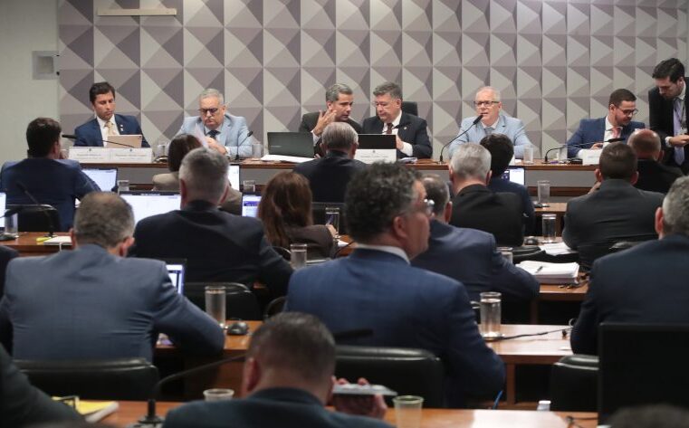 CPMI do INSS vota convocação de irmão do presidente Lula e ouve assessor da Conafer