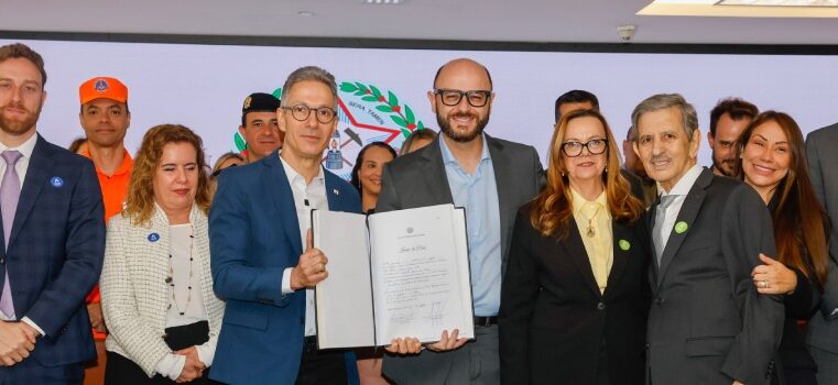 Zema empossa Rossieli Soares como novo secretário de Educação de Minas Gerais