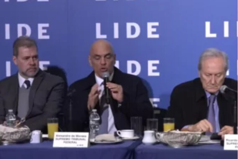Presidente do TSE, Alexandre de Moraes, anuncia projeto de regulamentação das redes sociais