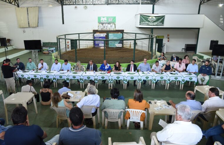 Gil Pereira preside audiência com Cemig, entidades e produtores rurais do Noroeste de Minas