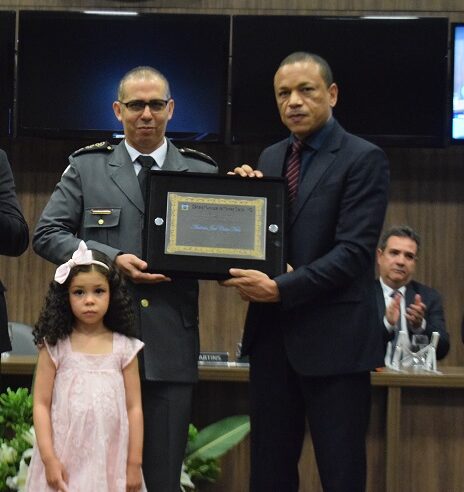 Diretor-geral da 11° região de Polícia Penal recebe título de cidadão honorário
