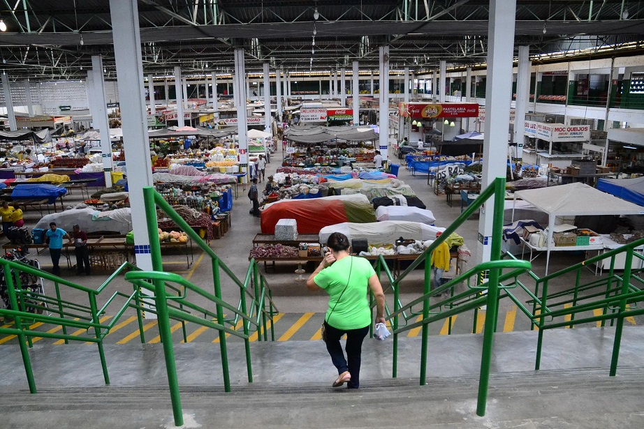 Pesquisa no Mercado Municipal vai nortear melhorias para consumidores e feirantes