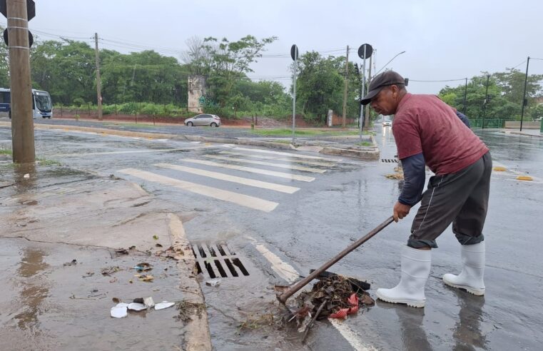OPERAÇÃO PREVENÇÃO | Prefeitura intensifica limpeza e desobstrução de bocas de lobo em Montes Claros