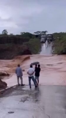 Passagem molhada entre Pintópolis e Urucuia é interditada após chuvas intensas na MG-402