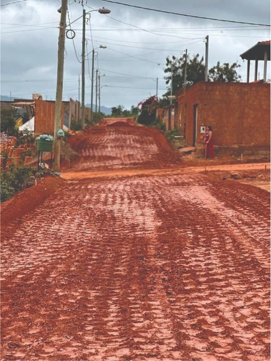Ruas do bairro Bandeirantes em Grão Mogol são pavimentadas