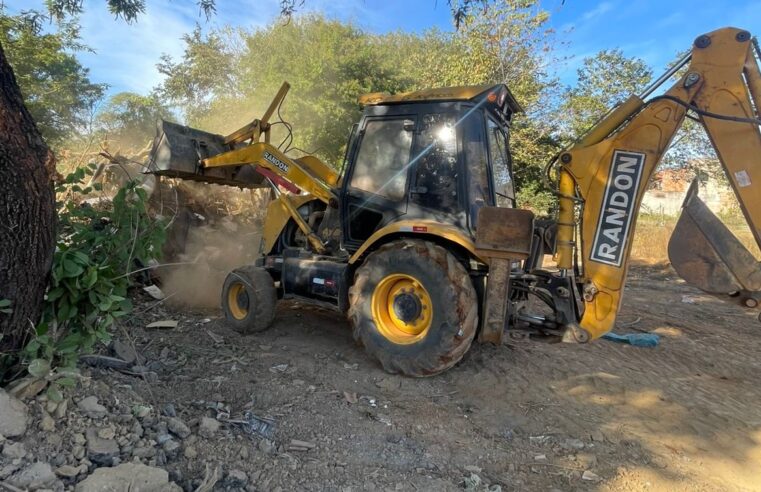 CIDADE DOS PARQUES | Prefeitura de Montes Claros inicia limpeza pesada do Parque Marcelo Condé, nova área verde para a população 
