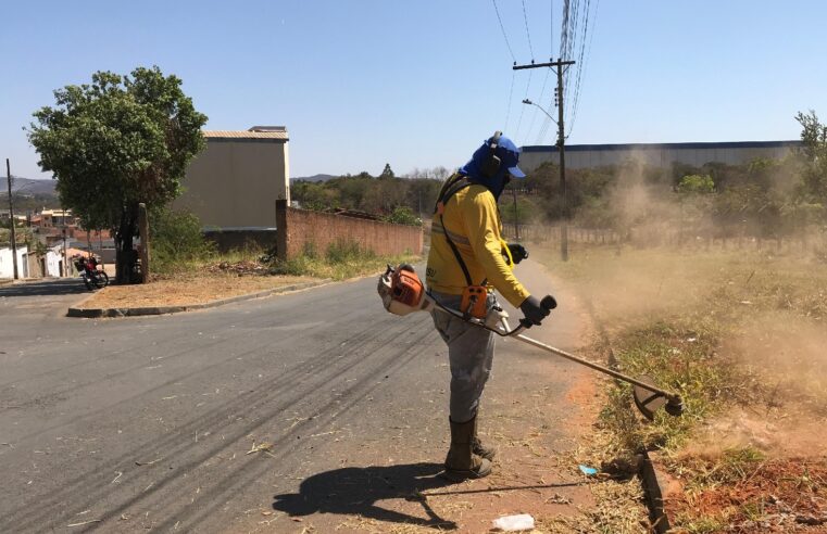 RENASCE A BELEZA DAS RUAS | Prefeitura realiza grande mutirão de capina na região do Grande Renascença