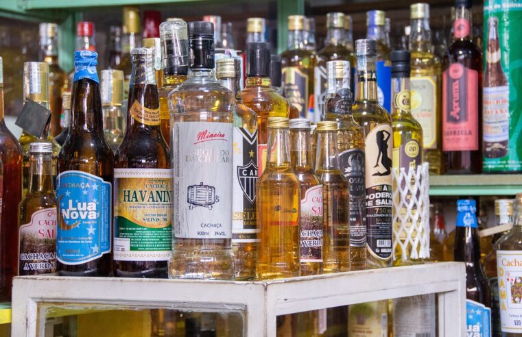 Produtores de cachaça premiados serão homenageados na ALMG em reconhecimento à excelência do setor mineiro