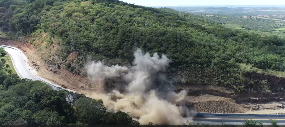 Alteração da detonação de rochas na Serra de Bocaiuva
