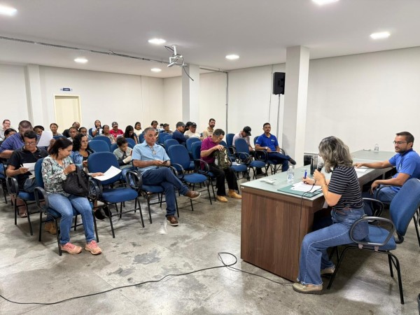 AGRICULTURA FAMILIAR GANHA VOZ | Secretaria de Agricultura e CMDRS levam reunião itinerante a produtores de Janaúba