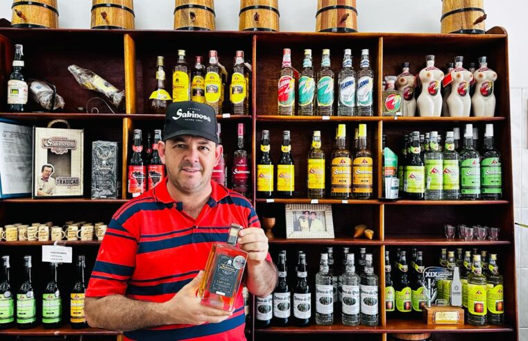 Sabinosa: produtor de cachaça de Salinas retoma negócio familiar e celebra premiações