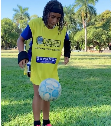 Escolinha de futebol feminino oferece aulas gratuitas na Praça de Esportes
